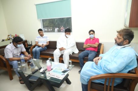 मुख्यमंत्री मेडिका अस्पताल जाकर इलाजरत शिक्षा मंत्री के स्वास्थ्य संबंधी जानकारी चिकित्सकों से ली