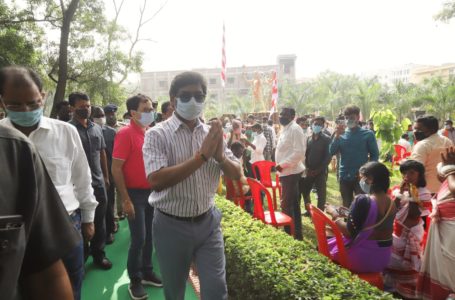 मुख्यमंत्री ने वीर शहीद नीलाम्बर पीताम्बर की प्रतिमा का अनावरण किया